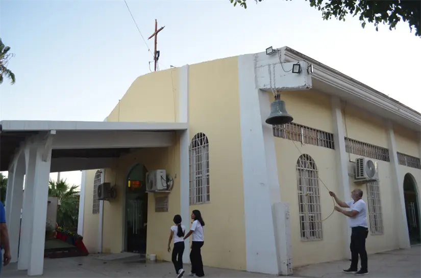 La Parroquia El Señor de la Misericordia se encuentra ubicada en la esquina de las calles Miguel Barragán y Manuel Ávila Camacho, en la colonia Lázaro Cárdenas. Foto: Juan Madrigal