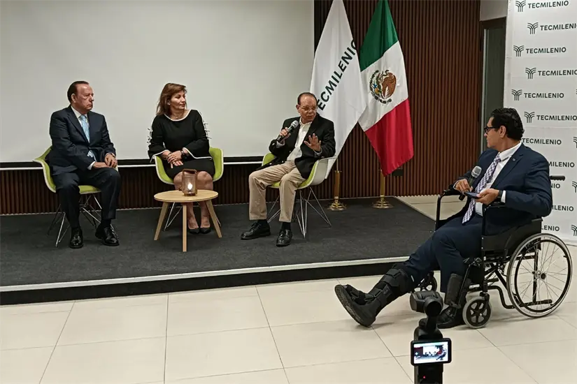 Durante la Ceremonia de Lealtad, el Ing. Ricardo Puentes, Vicerrector en 2005, Patricia Aldana, primera directora del campus y Aarón Irízar López, presidente municipal de Culiacán en 2005, compartieron un poco de la historia de Tec Milenio.
