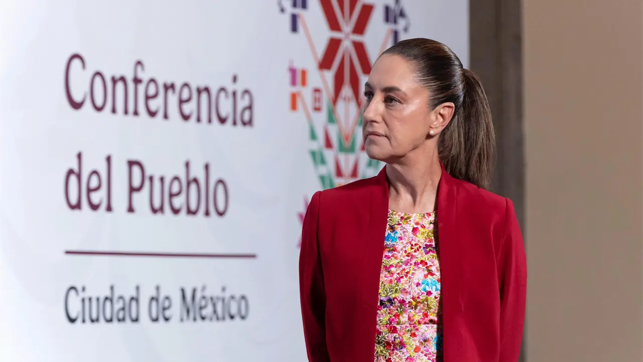 Sheinbaum niega acuerdos con Grupo Salinas y aclara que deben pagar impuestos: “Toma chocolate, paga lo que debes”.