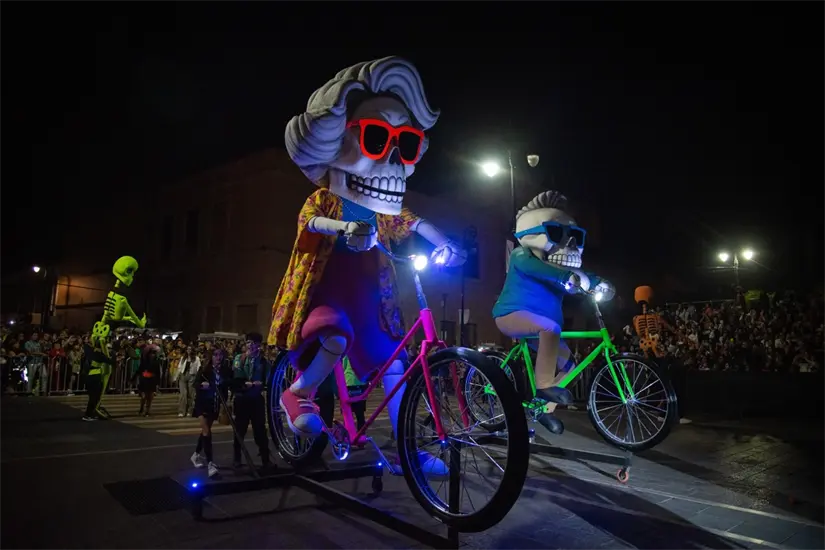 El Desfile de Catrinas en Aguascalientes es uno de los mejores eventos durante la celebración del Día de Muertos. Foto: Cortesía.