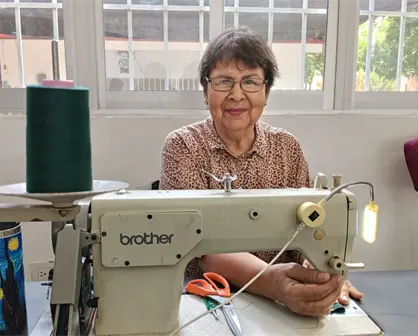 Lupita Buelna, de 69 años, halló en la costura y el bordado una forma de vivir con alegría en Culiacán