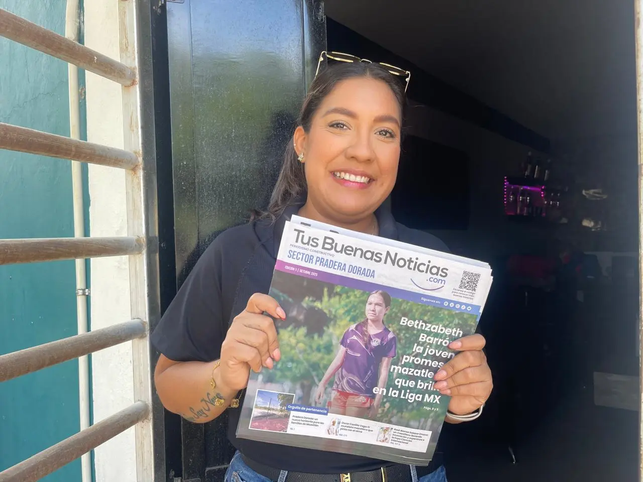 La comunidad de Pradera Dorada Mazatlán recibe con gusto el nuevo periódico Tus Buenas Noticias