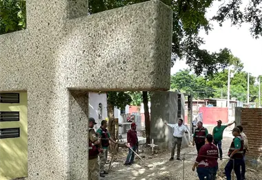 Sin chupe en los panteones de Culiacán durante el Día de Muertos
