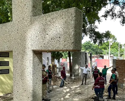 Sin chupe en los panteones de Culiacán durante el Día de Muertos