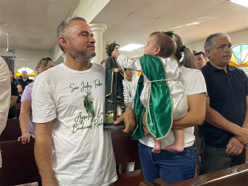Con gran devoción acuden a festejar a San Judas Tadeo. Foto: Lino Ceballos