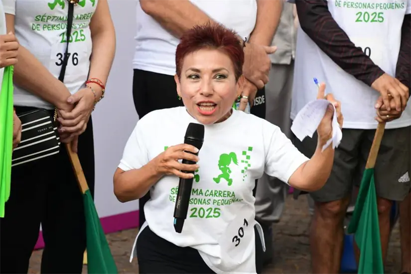 Martha Elena Santos Arroyo agradece a todos por su apoyo en la 7ª Carrera de Talla Baja. Foto: Cortesía