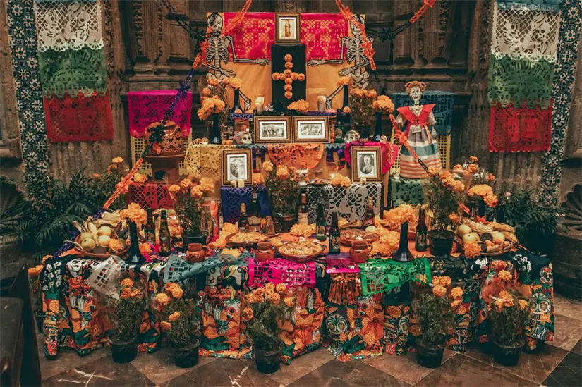 El Día de Muertos es una celebración de origen prehispánico. Foto: Unsplash.