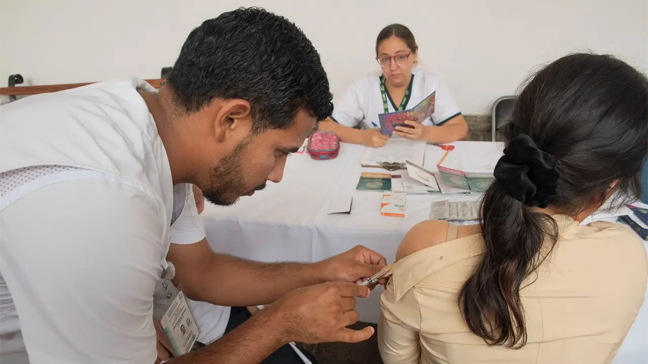Ayuntamiento de Culiacán lanza campaña de vacunación “¡Protege tu salud!” para prevenir enfermedades de invierno. Foto: Cortesía/TBN