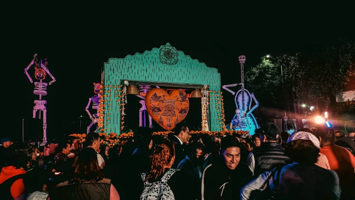 Ya se puede visitar la Mega Ofrenda 2025 del Día de Muertos en Xochimilco. Foto: Cortesía