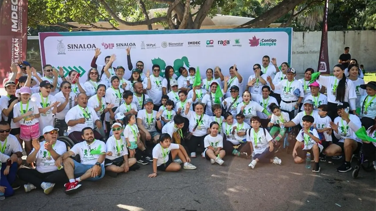 Más de 300 participantes se reunieron en el Jardín Botánico de Culiacán para la 7ª Carrera de Talla Baja, un evento que celebra la inclusión, la diversidad y la alegría compartida. Foto: DIF Bienestar Culiacán