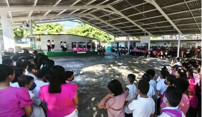 En la escuela Niños Héroes promueve la prevención del cáncer de mama con unión y participación familiar. Foto: Cortesía/TBN