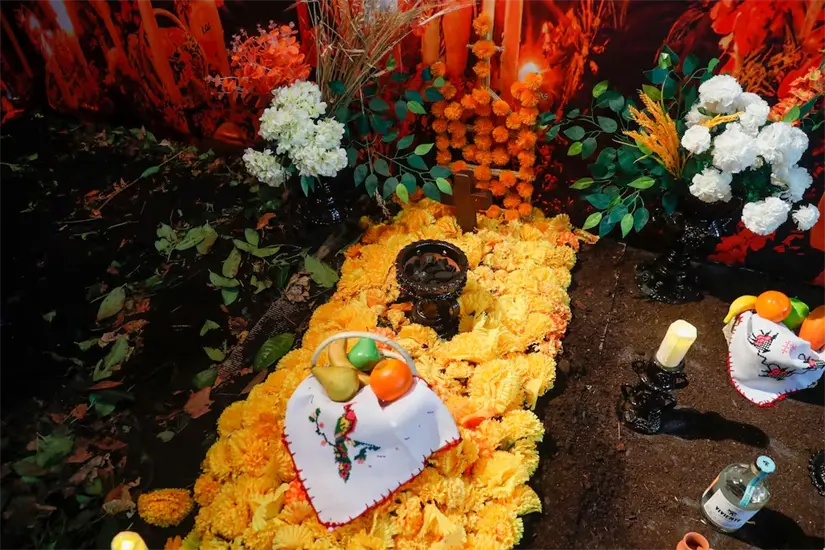 El copal en los altares de día de muertos, representa la purificación del alma. Foto: Cortesía.