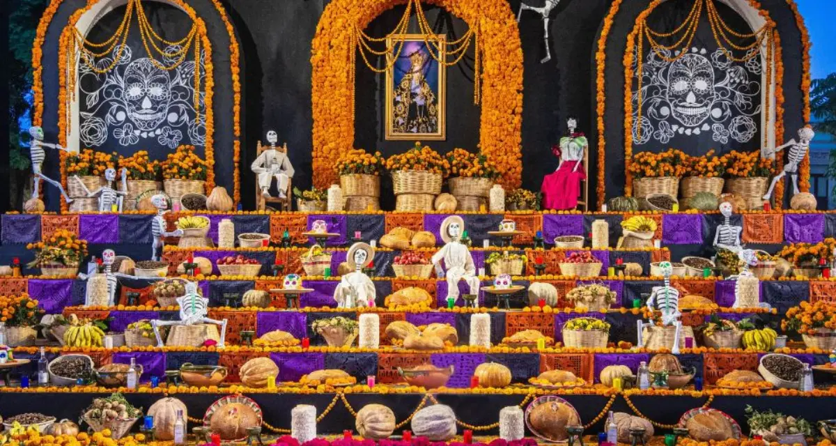 Siete niveles hacia el cielo: el poderoso simbolismo del altar del Xantolo