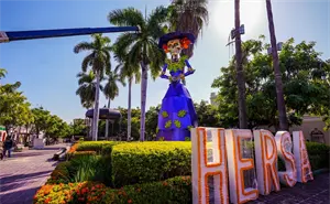 La Catrina de Momo llega a la Machado para celebrar el Día de Muertos en Mazatlán