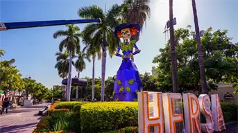 La Catrina de Momo llega a la Machado para celebrar el Día de Muertos en Mazatlán