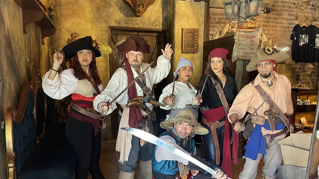 En La Mansión Pirata se unen la magia y la aventura para mostrar una parte de la historia de Mazatlán que pocos conocen, como un importante puerto pirata del Pacífico mexicano