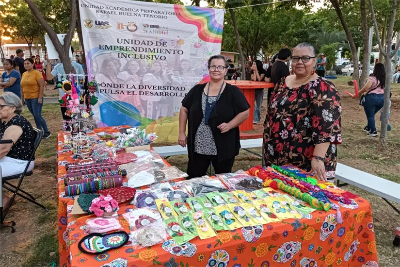 El festival incluyó un stand de la Unidad de Emprendimiento Inclusivo de la Preparatoria Rafael Buelna, donde jóvenes con discapacidad o en situación vulnerable vendieron artesanías elaboradas por ellos mismos, promoviendo la inclusión y el emprendimiento social.