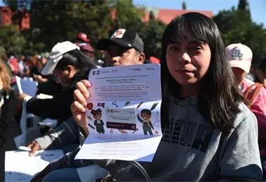 Anuncian la fecha de la entrega de tarjetas de Mi Beca para Empezar de la CDMX