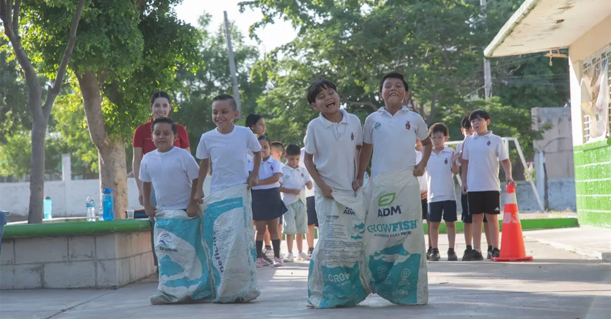 Deporte, diversión y valores: IMDEC realiza jornada recreativa en primaria 21 de Marzo 1806 en Culiacán