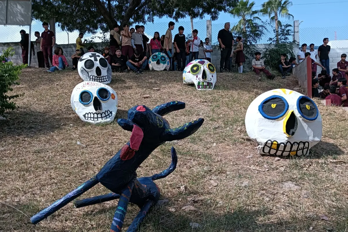 Celebran con arte, música y tradición el Día de Muertos en la Secundaria Técnica 90 de Santa Fe