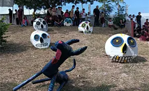 Celebran con arte, música y tradición el Día de Muertos en la Secundaria Técnica 90 de Santa Fe