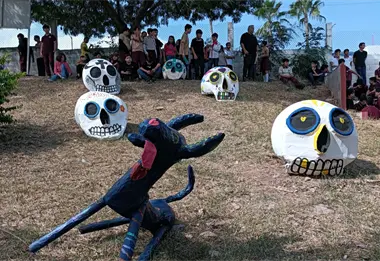 Celebran con arte, música y tradición el Día de Muertos en la Secundaria Técnica 90 de Santa Fe