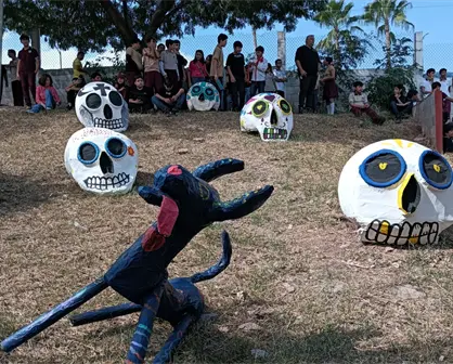 Celebran con arte, música y tradición el Día de Muertos en la Secundaria Técnica 90 de Santa Fe