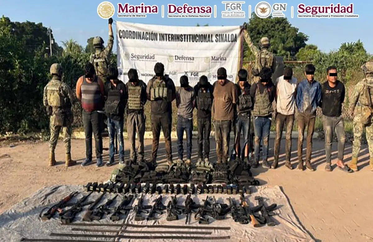 13 hombres fueron detenidos tras agredir a las autoridades en La Vuelta, Navolato. Foto: SSPC