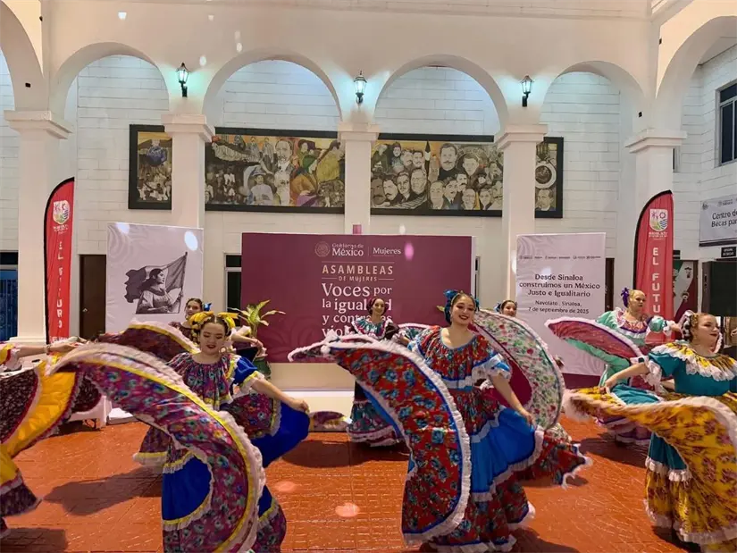 El espectáculo de Pueblo Mestizo, con tradición, fiesta y color rescata las raíces y costumbres del municipio.