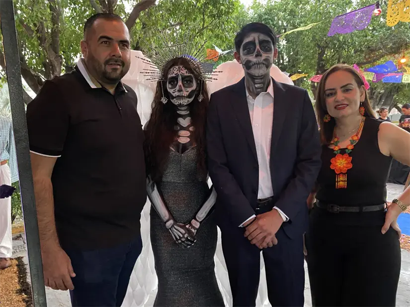 La memoria florece en San Ignacio, altares y homenajes iluminan el Día de Muertos