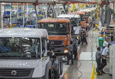 ¿Cómo afectarán a México los aranceles del 25% a camiones impuestos en Estados Unidos?