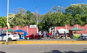 El Panteón La Lima de Culiacán: bajo los árboles de inmortal recibe rezos y risas de los mortales