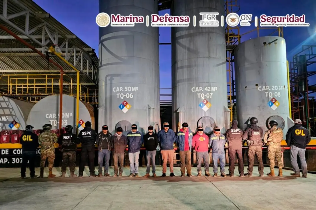 Operativo en Veracruz contra huachicol deja 8 detenidos y 250 mil litros de combustible asegurados