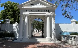 El Panteón Ángela Peralta: Un Legado de Historia y Cultura en Mazatlán