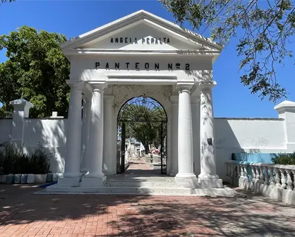 El Panteón Ángela Peralta: Un Legado de Historia y Cultura en Mazatlán
