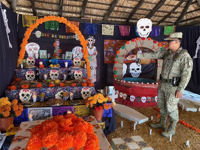 Tradición y patriotismo se unieron en un homenaje lleno de respeto hacia los militares que entregaron su vida por la nación.