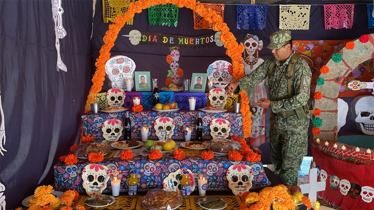 Tradición y patriotismo se unieron en un homenaje lleno de respeto hacia los militares que entregaron su vida por la nación.