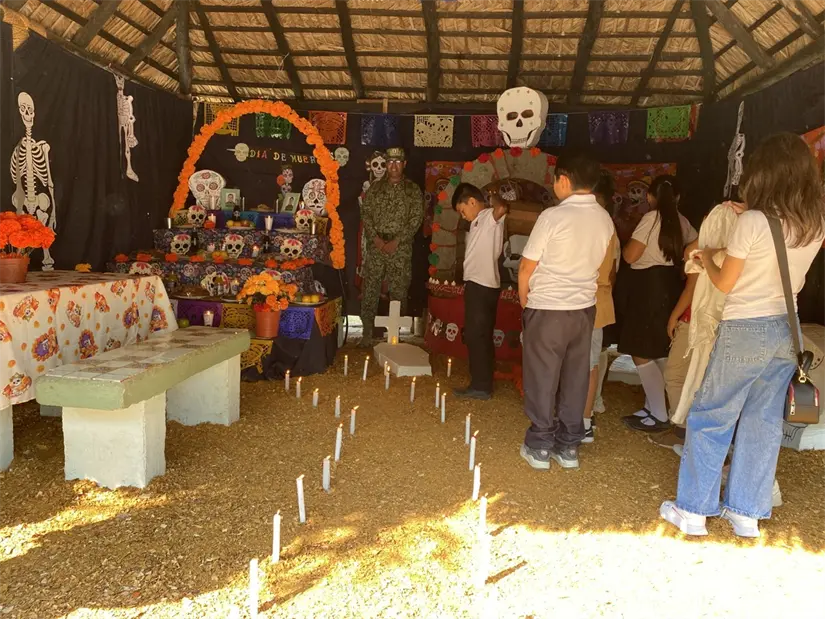Tradición y patriotismo se unieron en un homenaje lleno de respeto hacia los militares que entregaron su vida por la nación.