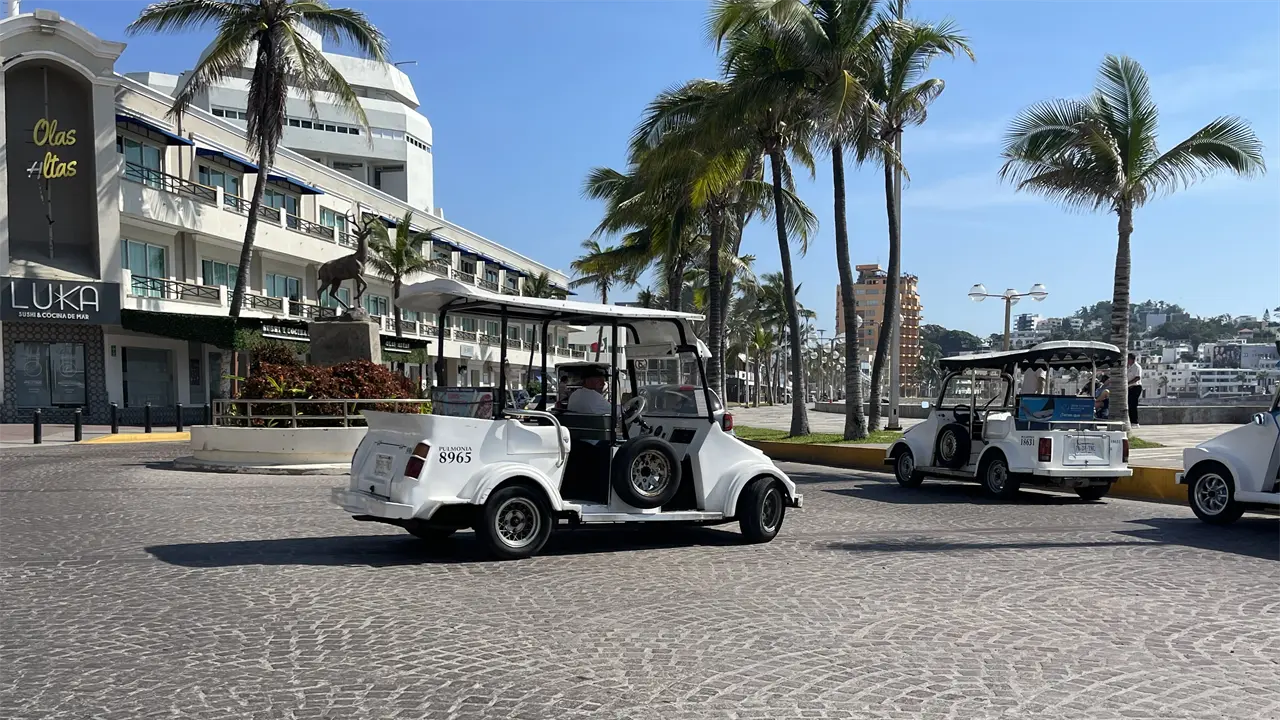 Las pulmonías son un transporte icónico de Mazatlán que ofrecen una experiencia única en sus paseos por el puerto