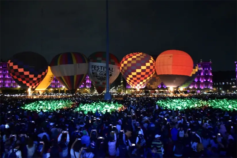 Brindar Bajo el cielo del Festival del Globo 2025. Foto: Cortesía
