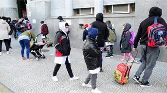 ¿Cuándo cambia el horario de entrada y salida para los alumnos de educación básica en Querétaro?