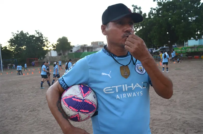 Los “Cachorros”, son un club que nació en 2015 bajo la guía y el corazón de Efraín Anguiano Acosta, un hombre convencido de que el deporte puede cambiar vidas. Foto: Juan Madrigal