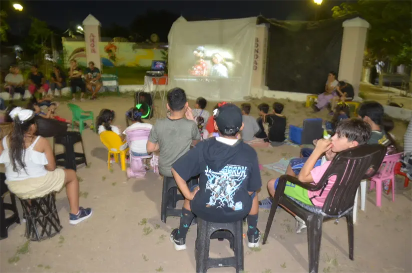 Cine al aire libre une a la comunidad de Prados del Sur por un parque más verde y seguro. Foto: Juan Madrigal