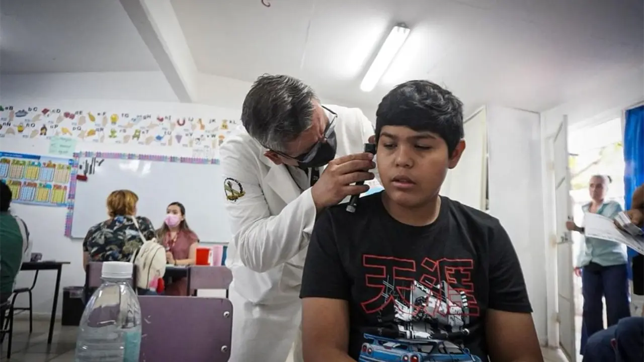 En equipo, DIF Culiacán, UAS y Guardia Nacional, acercan más de 900 servicios de salud y apoyo social a familias en la colonia Toledo Corro. Foto: Ayuntamiento de Culiacán