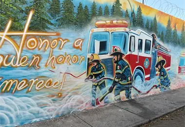 Bomberos de Culiacán reciben homenaje con emotivo mural en Alturas del Sur