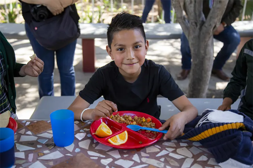Por medio de Pancita Llena, Corazón Contento, puedes acceder a alimentación, beca y transporte. Foto: Cortesía.