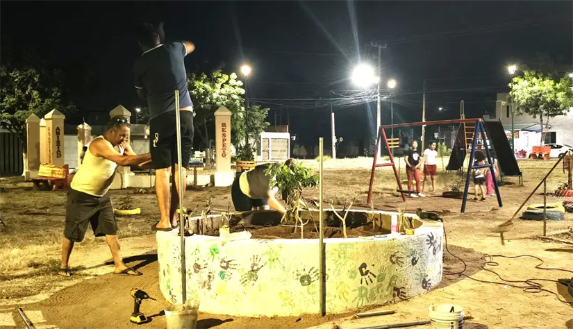 Solidaridad y trabajo en equipo florecen en el Parque Sonrisas con Valor de Prados del Sur. Foto: Juan Madrigal
