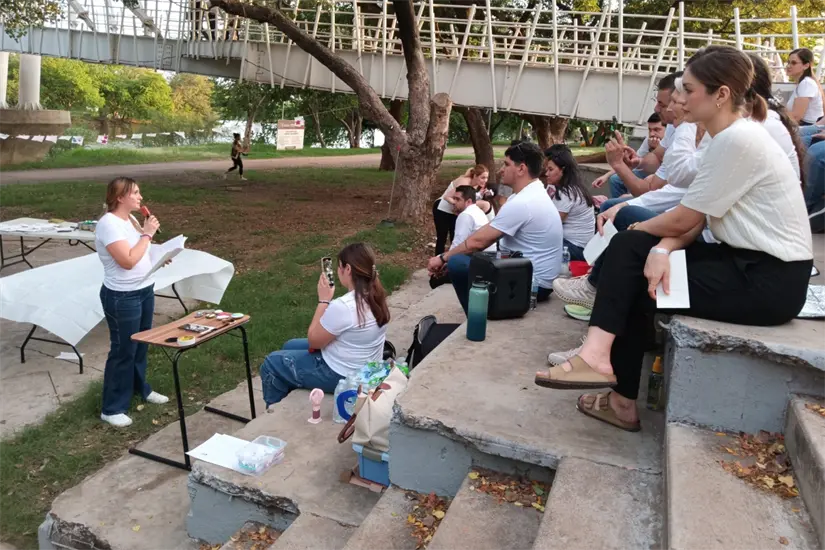 En cada edición de la Ola de Luz realizan una colecta de artículos de higiene y productos para bebés, que se destinan al Hospital de la Mujer y al Hospital Pediátrico de Sinaloa, como un acto de solidaridad que transforma el duelo en servicio.