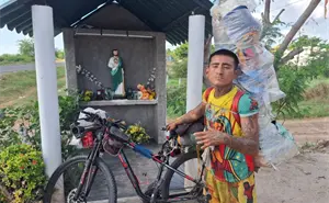 “Con fe todo se puede.” Miguel viajó en bicicleta de Yucatán a Sinaloa, cargando a San Judas Tadeo