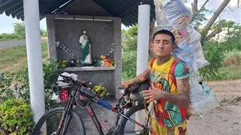 “Con fe todo se puede.” Miguel viajó en bicicleta de Yucatán a Sinaloa, cargando a San Judas Tadeo